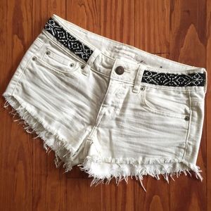 White beaded belt American Eagle shorts distressed